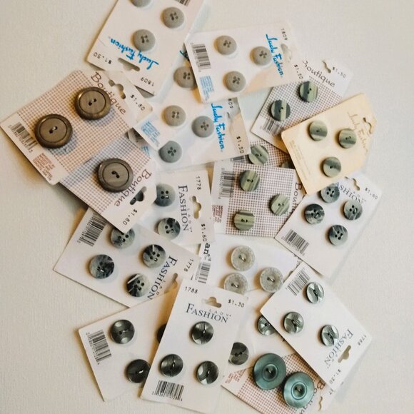 Large Vintage Button Lot-All Cards-Complete & Partials-350+ - Picture 10 of 13